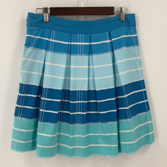 We love Vera fit& flare blue stripe skirt, size 8 - Picture 2 of 5
